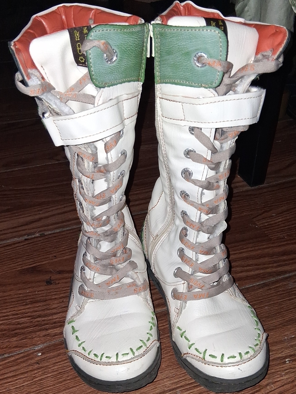 TMA Eyes White Lace-Up Women's Boots wOrange Accent Stitching